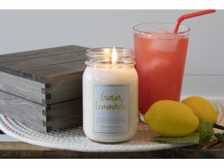 MILKHOUSE CANDLE - vonná svíčka Guava Lemonade FARMHOUSE střední (368g)