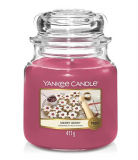 Yankee Candle - vonná svíčka Merry Berry, 411 g